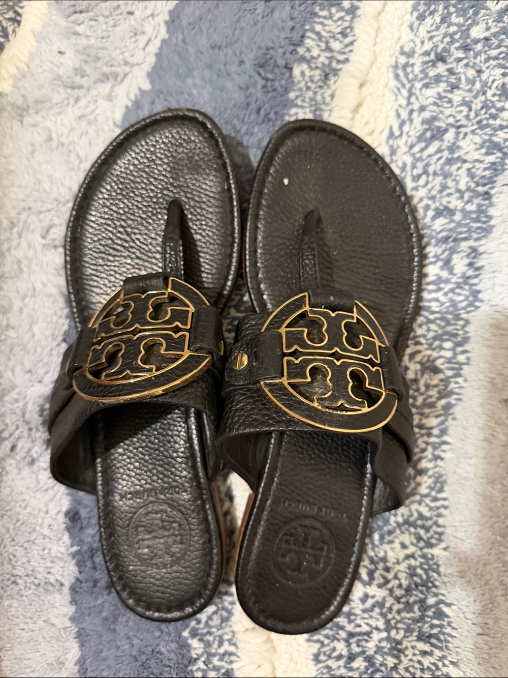 Tory Burch Black Leather Amanda thong Sandals with Gold Logo